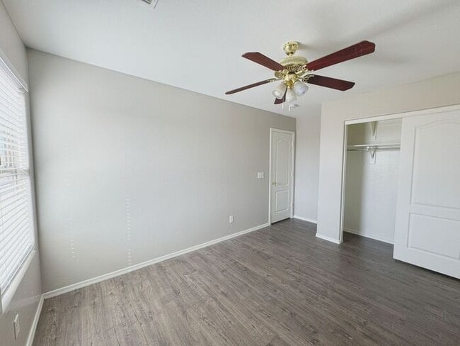 Building Photo - 4BR / 2.5BA Home with Expansive Lot – 2-Car Garage, Community Pools & Golf