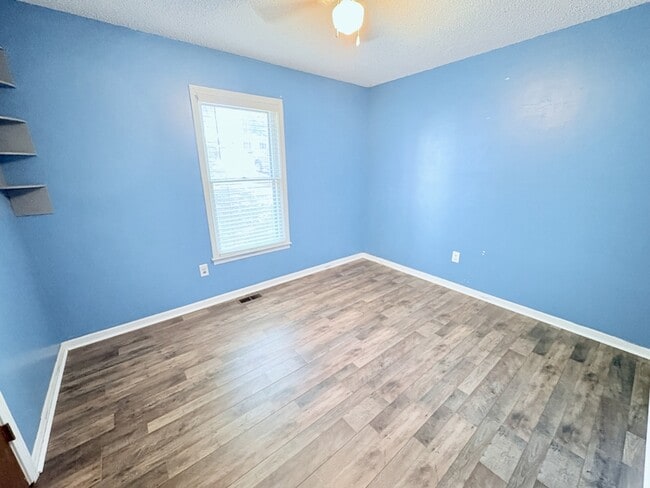 Building Photo - 127 Cedar Creek Cir