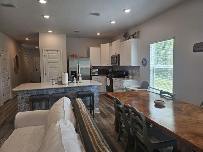 Building Photo - 5765 Stellarjay St
