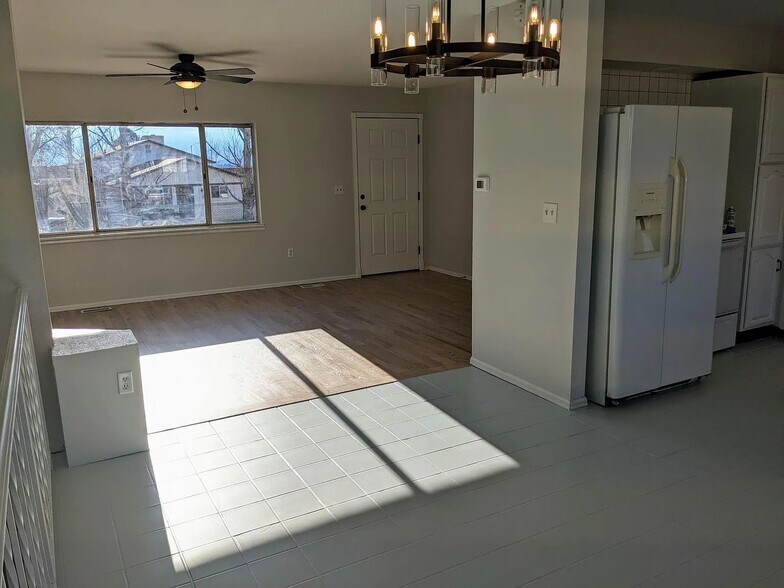 Living Room 6 - 5777 Tuckerman Ln