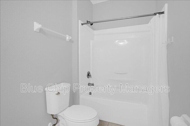 Building Photo - 6785 Tussilago Way