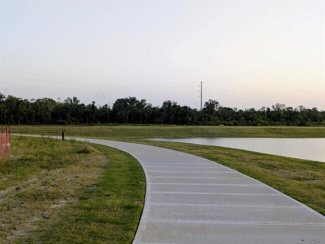 Building Photo - 6219 South Dr