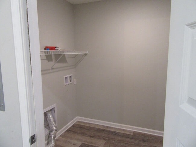 Building Photo - 612 Helen Ave