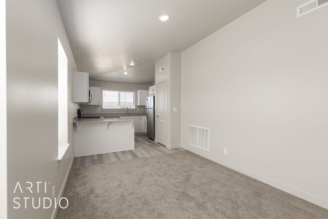 Building Photo - New Contemporary 2 Bedroom, 1 Bathroom in ...