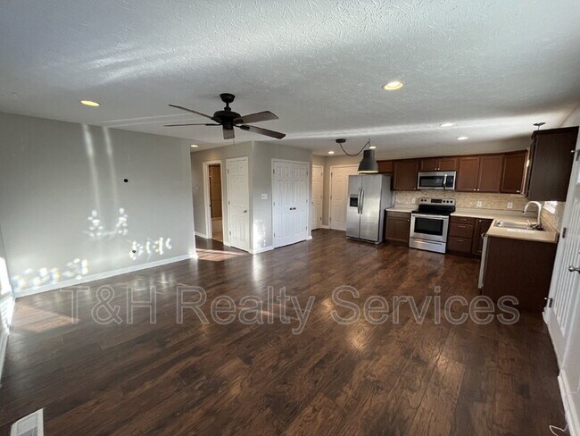 Building Photo - 333 N 7th Ave