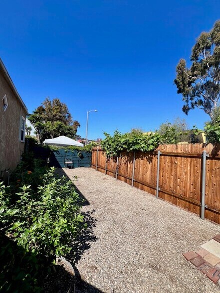 Building Photo - 642 Rose Ave