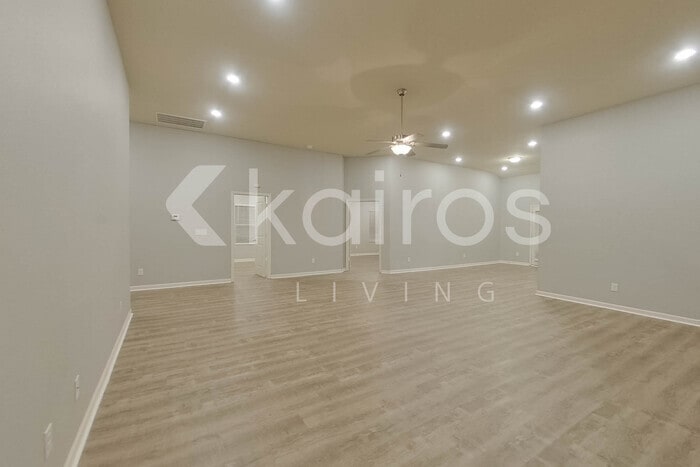 Building Photo - 10685 Bent Brook Dr