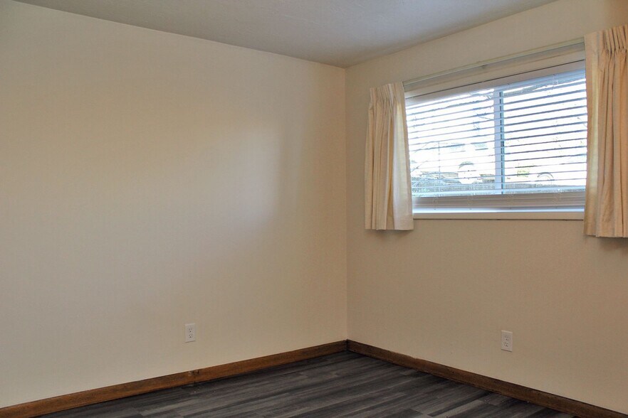 Building Photo - 930 SW Gibbs St