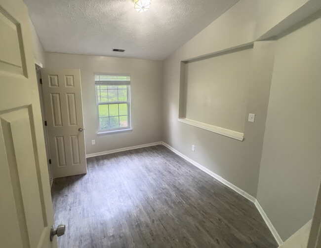 Building Photo - Luxurious Carmel Duplex