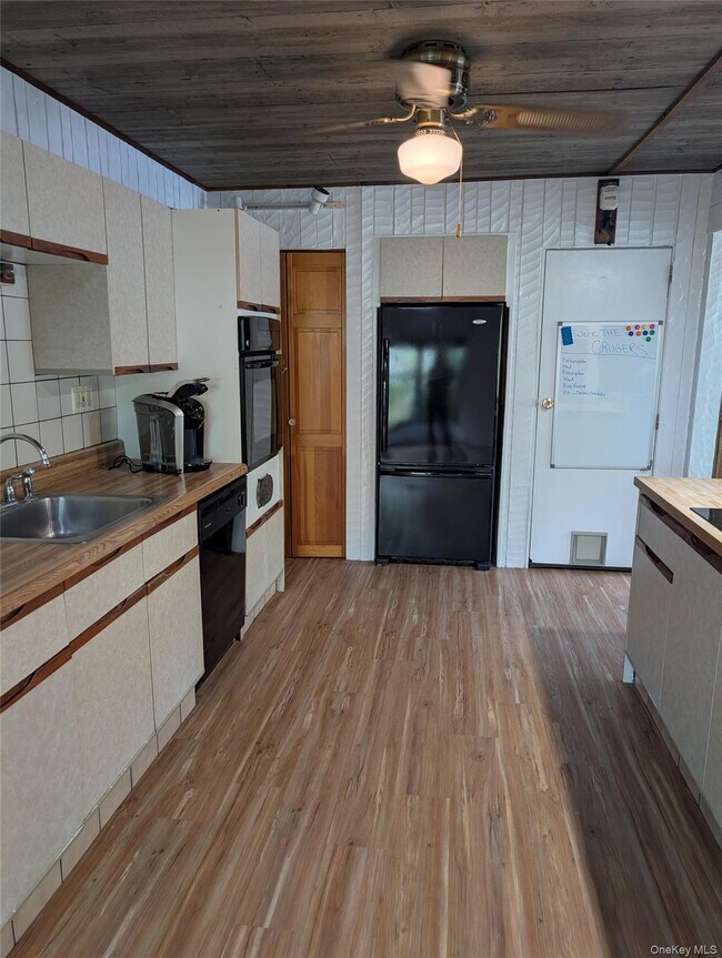 Building Photo - 45 Sunken Meadow Rd