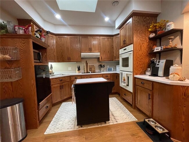 Building Photo - 27 5th St