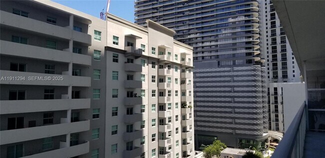 Building Photo - 1111 SW 1st Ave