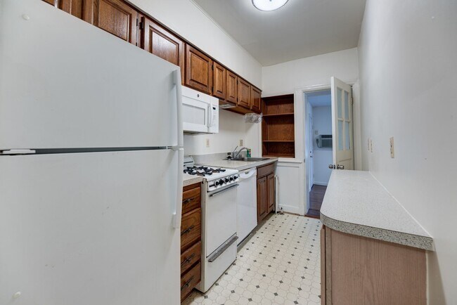 Interior Photo - 2614 41st Street NW