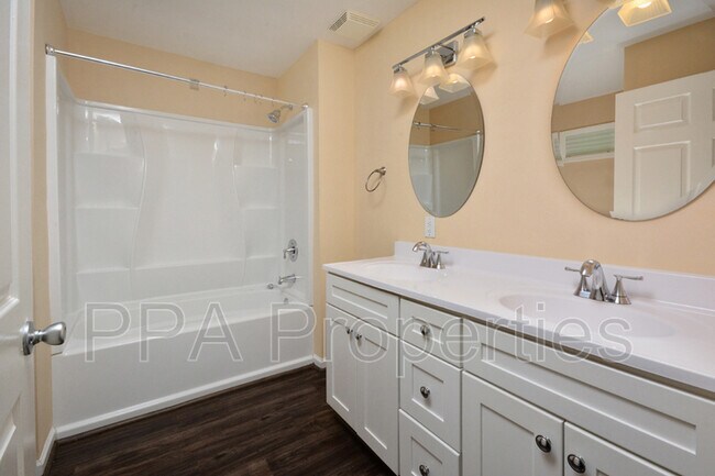 Building Photo - 2408 Francis St