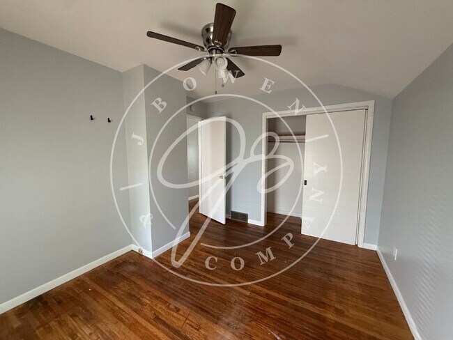 Building Photo - "Charming 3 bedroom home with hardwood floors close to University of Toledo.