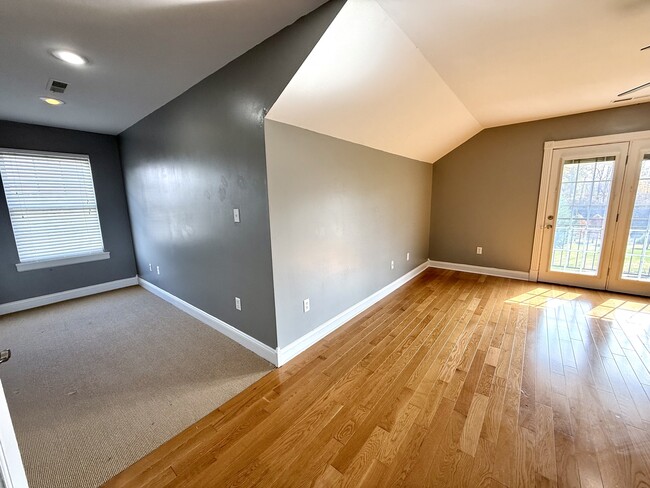 Building Photo - 98 Melrose Dr