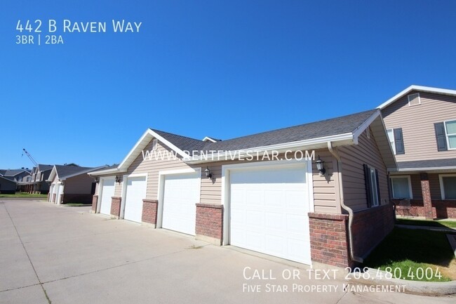 Building Photo - Townhome Available in Chubbuck! Visit rent...