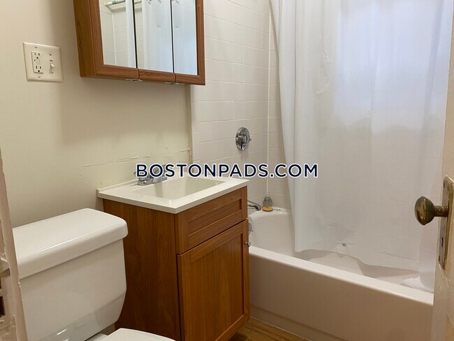 Building Photo - 1175 Boylston St