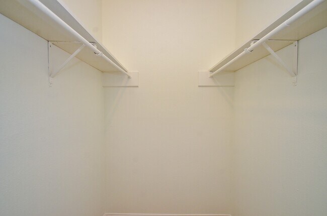 Building Photo - 2100 Tanglewilde St