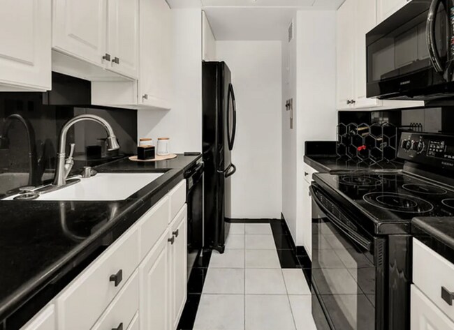 Building Photo - 10450 Wilshire Blvd