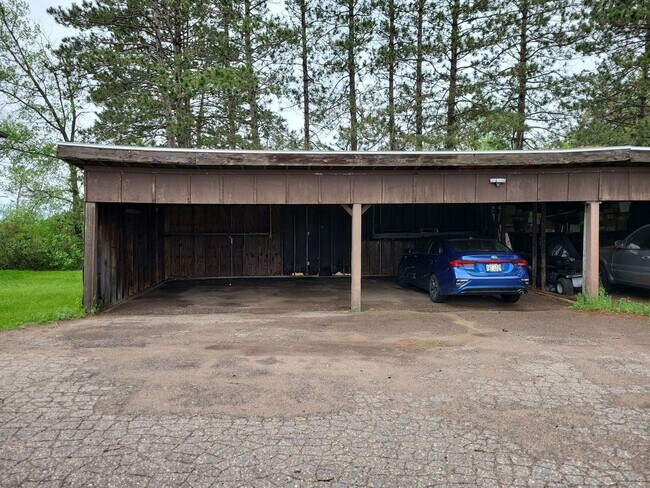 Building Photo - 2093 Creek Rd