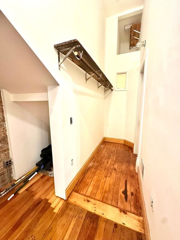 Building Photo - 1656 S Throop St