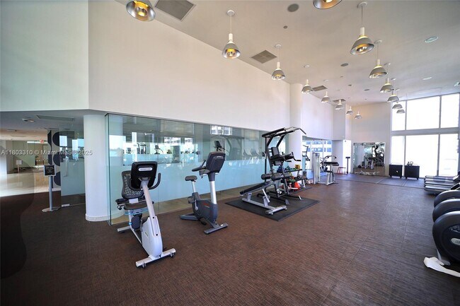 Building Photo - 2020 N Bayshore Dr