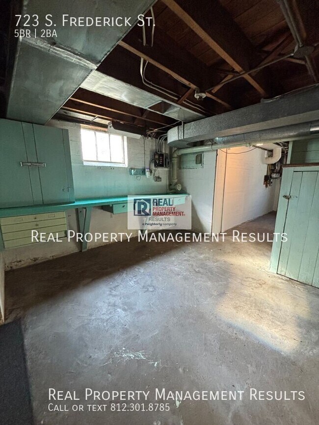 Building Photo - 723 S Frederick St