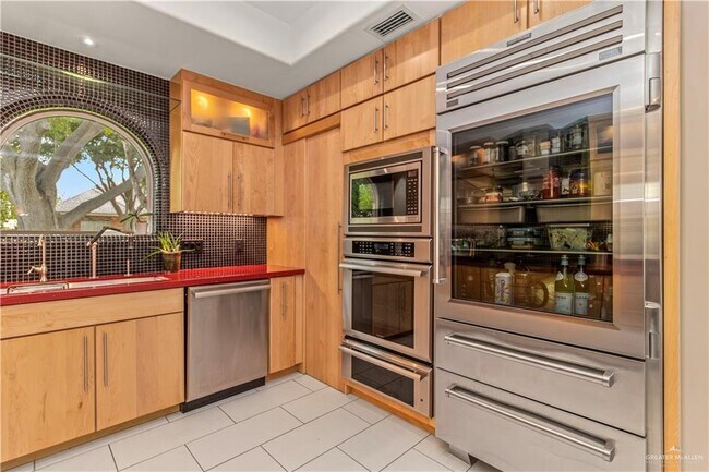 Building Photo - 708 Kiwi Ave