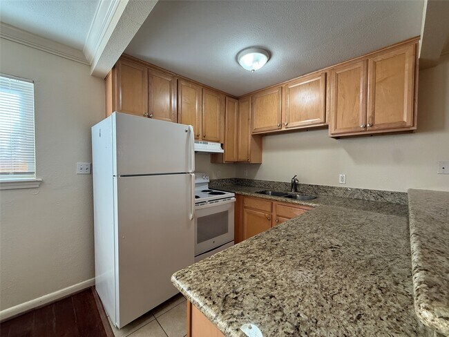 Building Photo - 1530 Heights Blvd