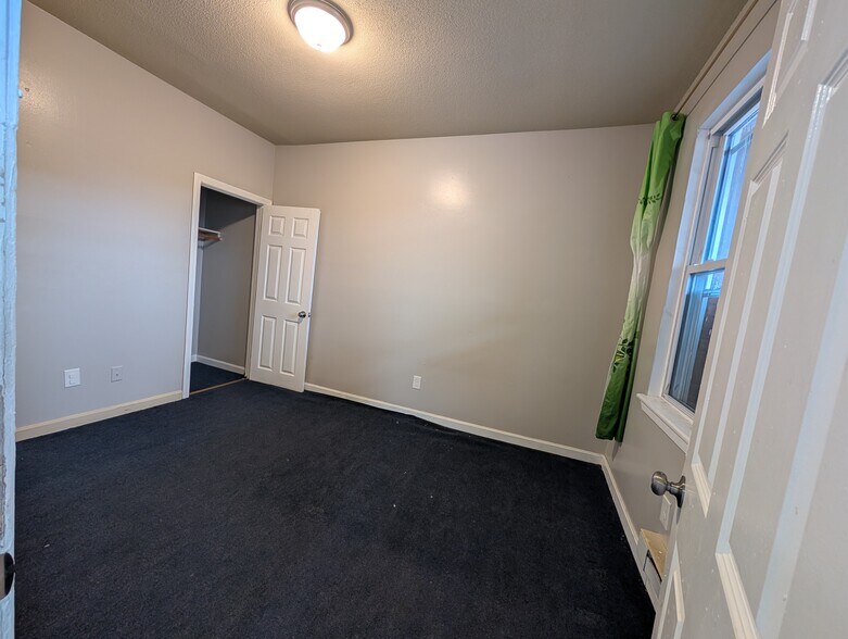 Building Photo - 56 Elm St