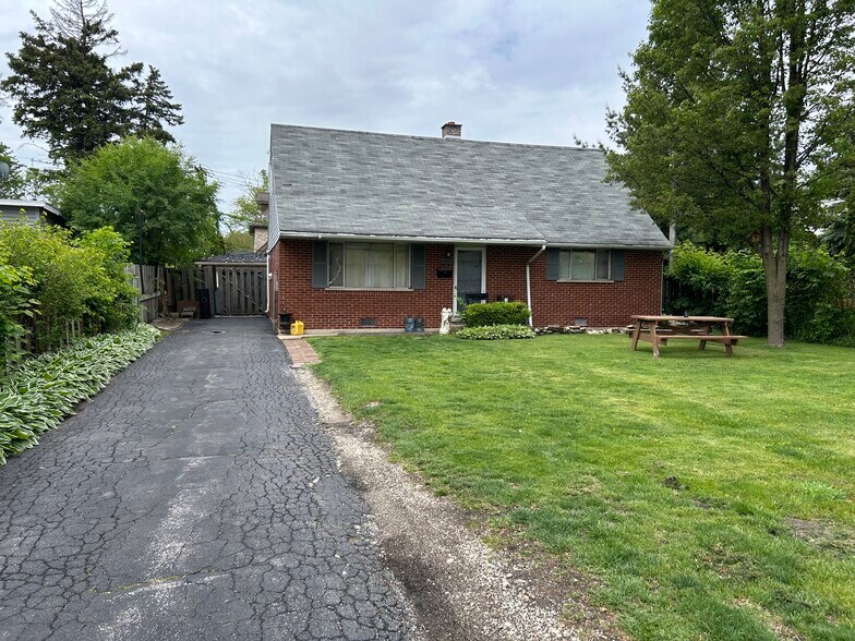 Building Photo - 426 Mills St