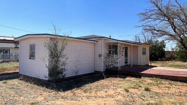 Building Photo - Cozy 3-Bedroom Home with Spacious Front Porch – Perfect for Small Families!
