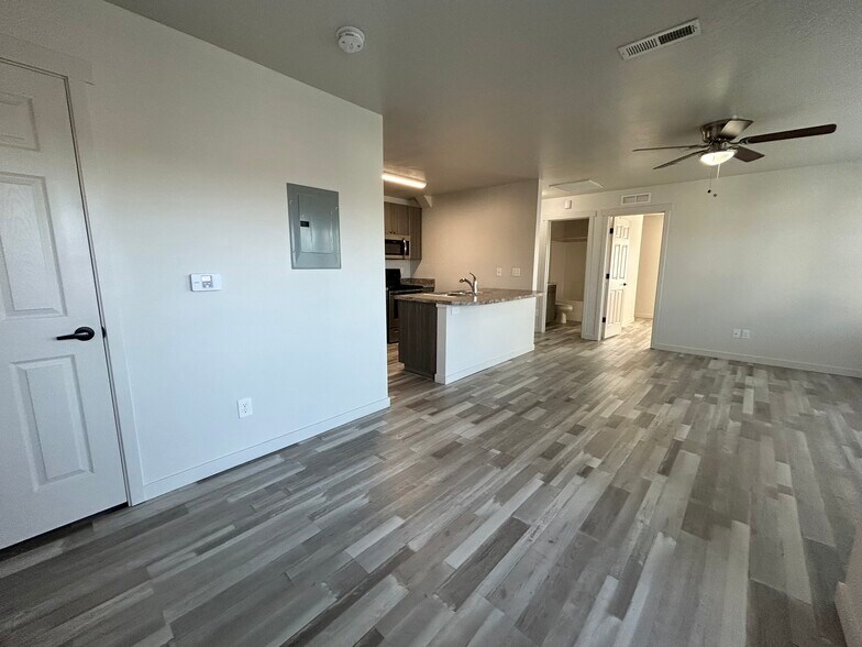 Building Photo - 4811 Continental Ln
