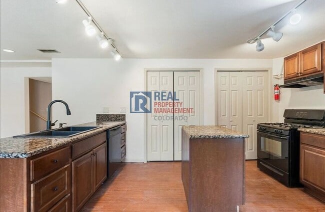 Building Photo - 10010 Irving St