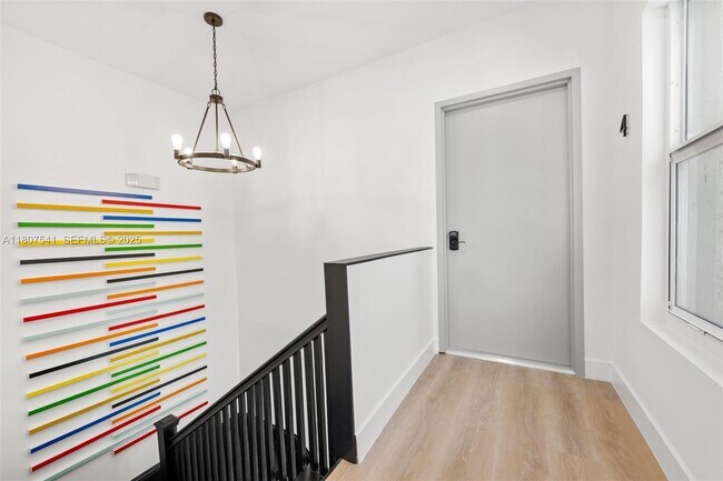 Building Photo - 403 SW 12th Ave