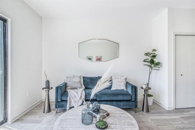 Building Photo - 7410 Kercheval Ave