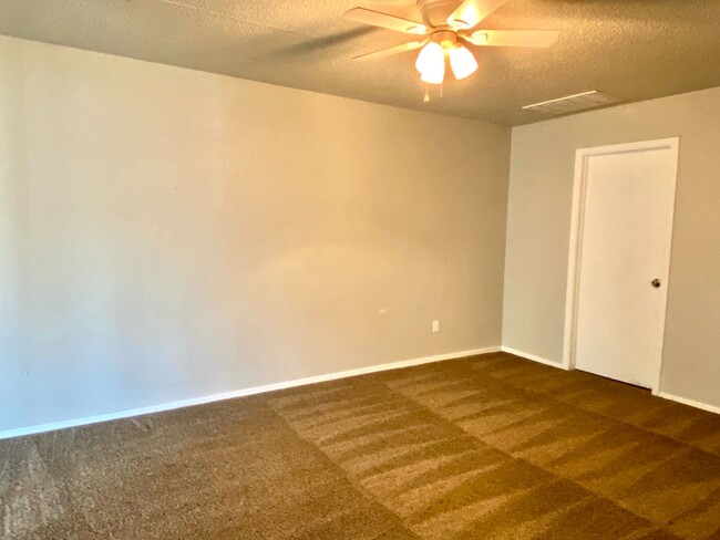 Building Photo - 3 Bed, 2 Bath in Prime location of NW OKC