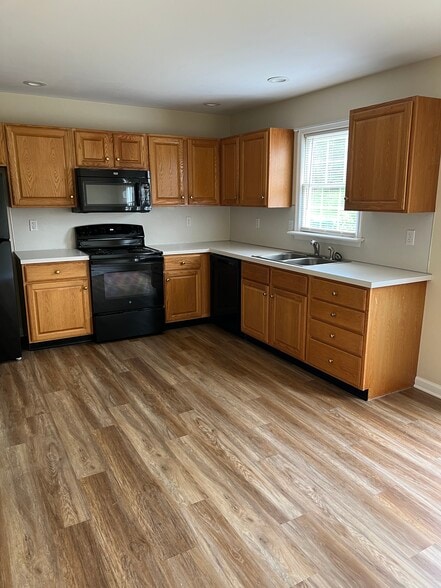 Building Photo - 4171 Kittatinny Dr