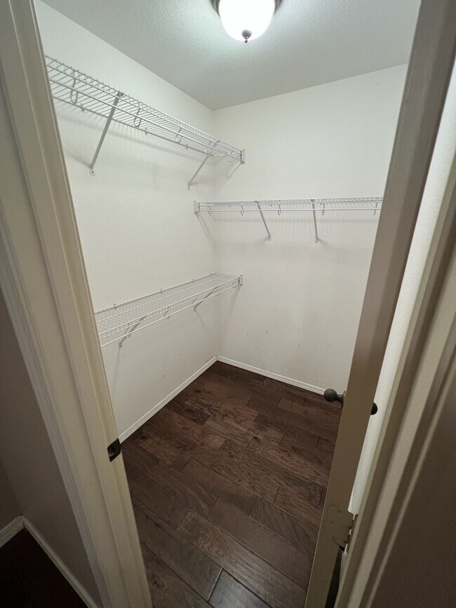 Building Photo - 22 Lyndhurst Dr