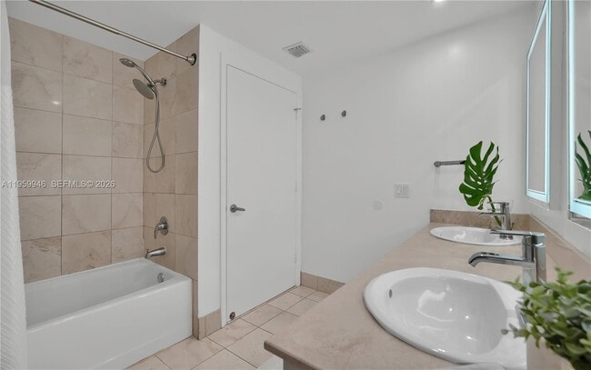 Building Photo - 2475 Brickell Ave