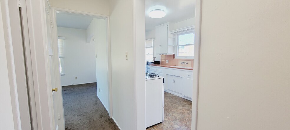 Building Photo - 16911 Glenetta Way