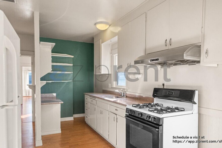 Building Photo - 848 Mead Ave