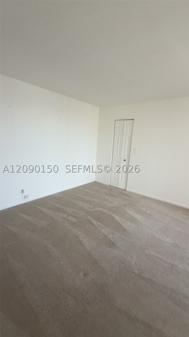 Building Photo - 18181 NE 31st Ct