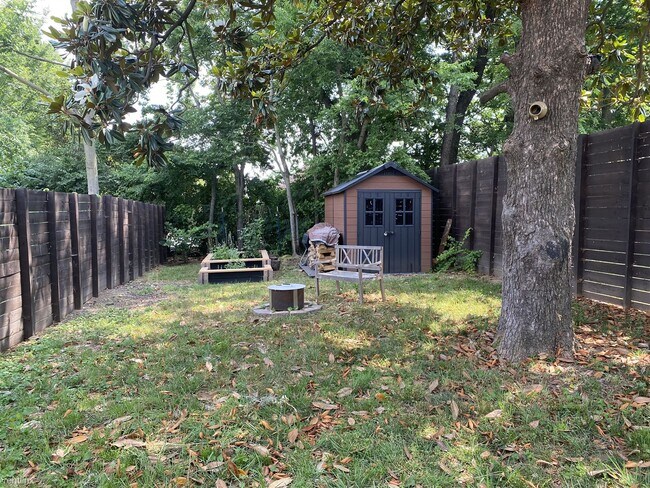 Building Photo - 2 br, 1.5 bath Townhome - 617A Moore Avenue
