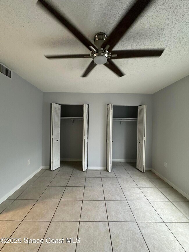 Building Photo - 837 Hickory St