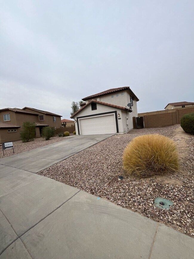 Building Photo - Buckeye, 4 bed, 2.5 bath, huge lot, across...