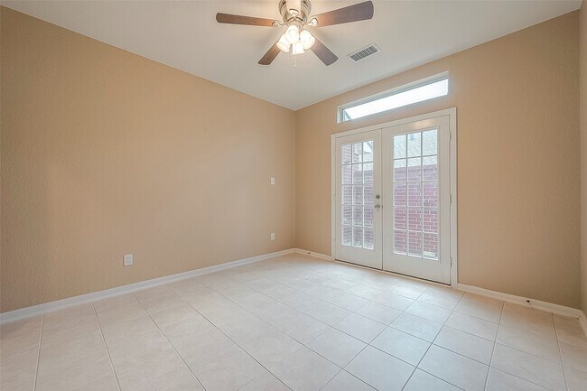 Building Photo - 134 E Foxbriar Forest Cir