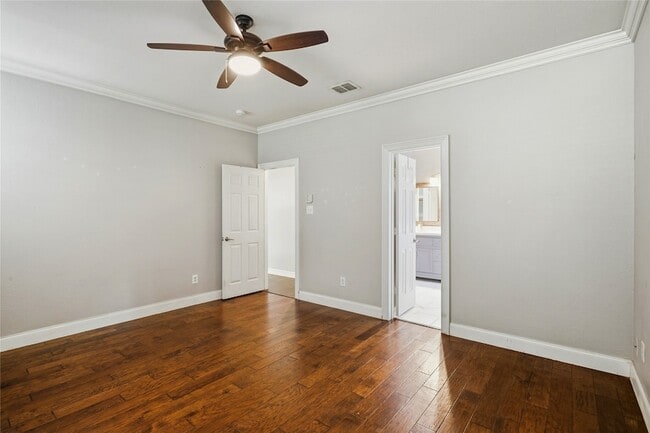 Building Photo - 2305 Orchid Dr