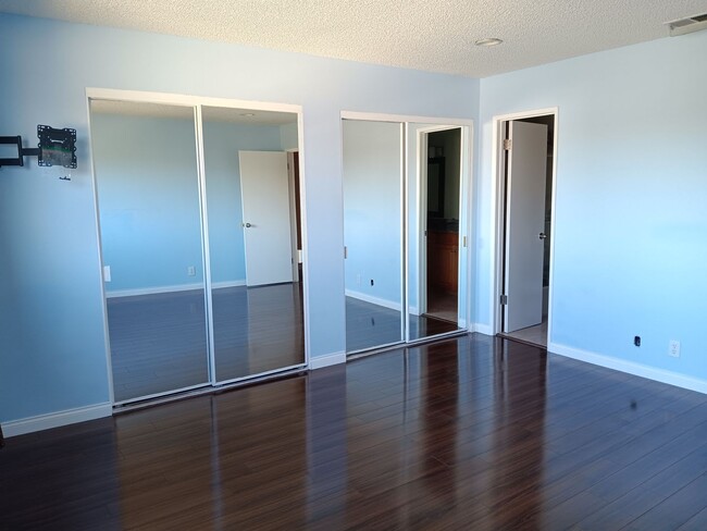 Building Photo - Charming 2-Bedroom, 2-Bathroom Gardena Condo with In-Unit Laundry and Tesla Charger